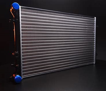 いすゞトラックとキャタピラー重機向けアルミラジエーター